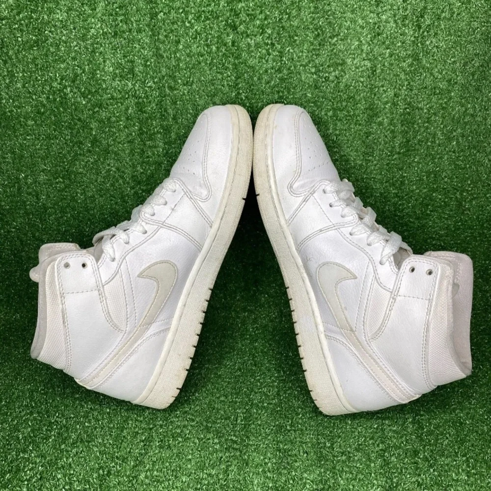 Nike‎ Air Jordan 1 One Mid White Wolf Grey 2016 Men's Size 9.5 554724-102